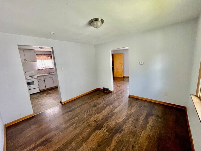 Building Photo - Coraopolis 3 Bedroom, 2 Bath House with De...