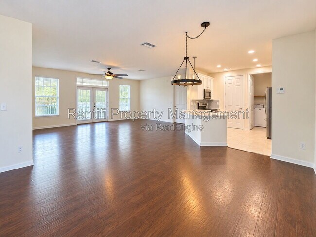Building Photo - 304 Harry Ave N