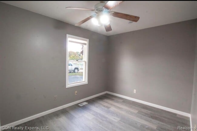 Building Photo - 743 Hollister St