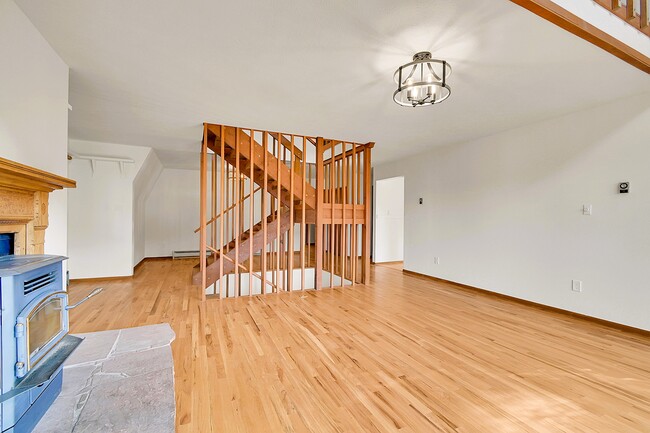 Building Photo - 28195 Cragmont Dr