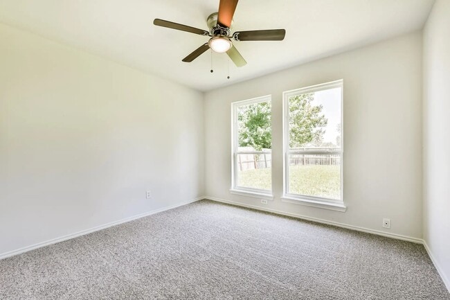 Building Photo - 106 Mango St