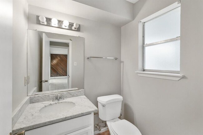 Building Photo - 10814 Sugar Hill Dr