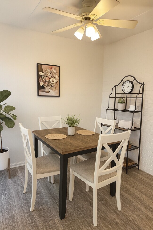 Building Photo - 138 E Bailey Rd