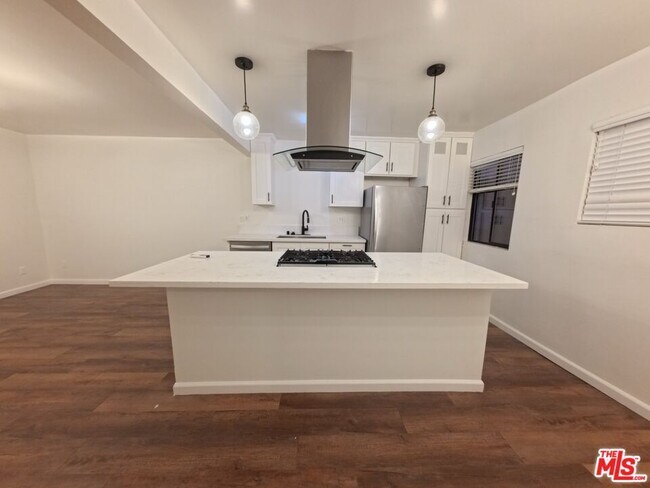 Building Photo - 6607 N Figueroa St