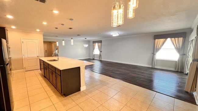 Building Photo - Immaculate 4 BR / 3 BA - With an OFFICE!