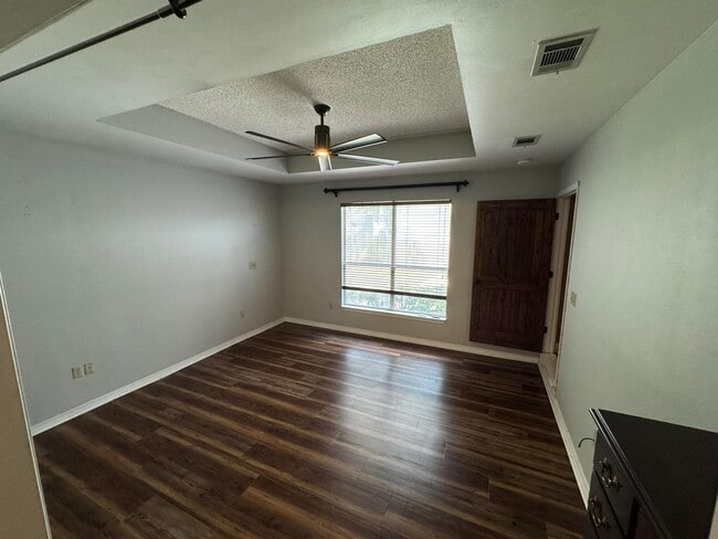 Building Photo - 201 N Blue Heron Dr