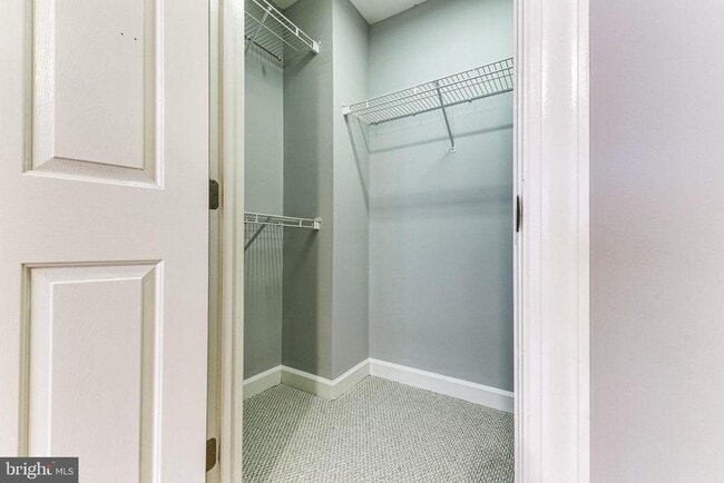 Building Photo - 953 Harrison Cir