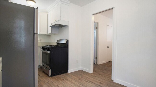 Building Photo - Lemon Avenue Triplex