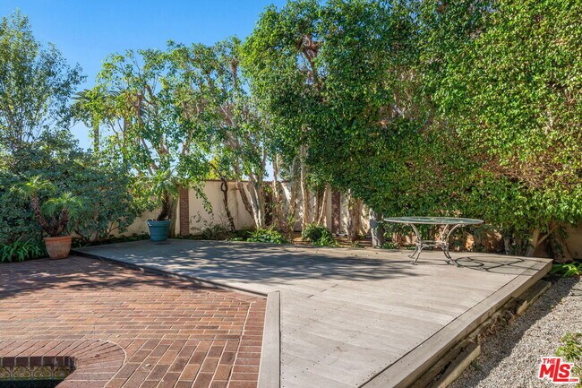 Building Photo - 14972 Camarosa Dr