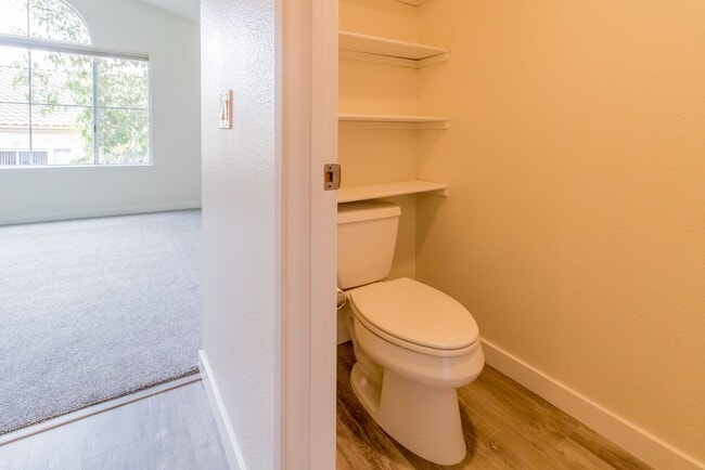 Building Photo - Beautiful 2 Bed, 2.5 Bath Two-Story Townhome in Belsera