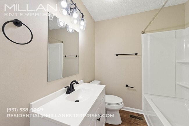 Building Photo - Charming Single Family Home Featuring Spacious Floor Plan and Eat-In Kitchen - Enjoy Your First M...