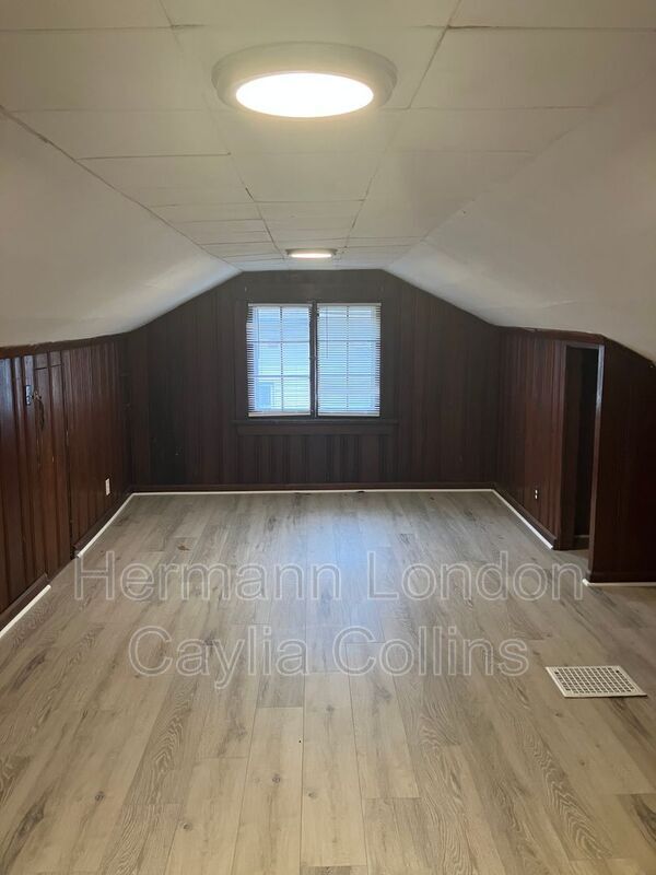 Building Photo - 135 Hereford Ave