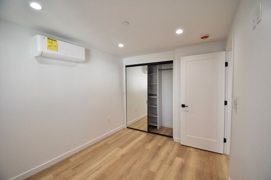 Building Photo - 14830 Dickens St