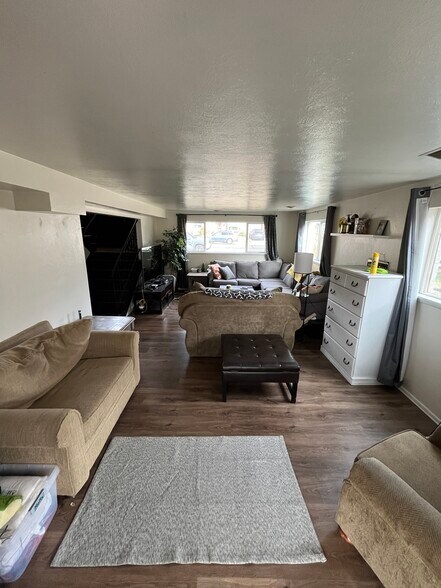 Building Photo - 3226 Gladiola Dr