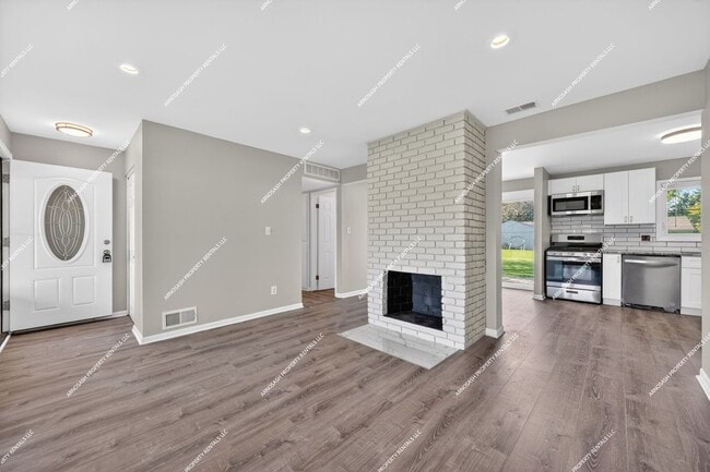Building Photo - Rare Rental Opportunity! Fully Renovated 3-bedroom, 2-bath Brick Ranch in Farmington Hills!