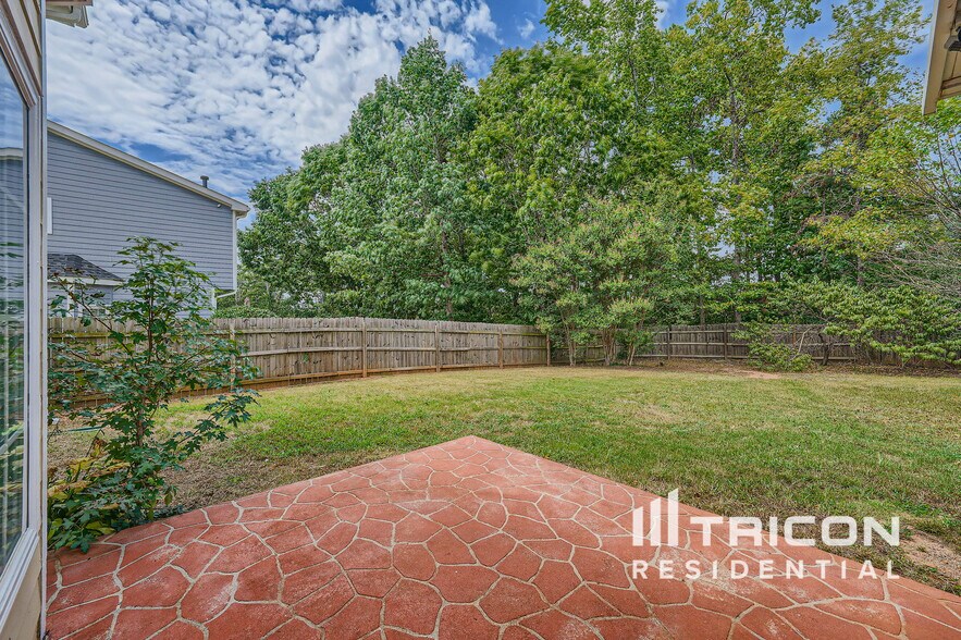 Building Photo - 890 Georgian Hills Dr