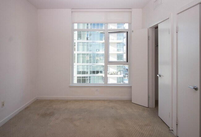 Building Photo - 411 W Seaside Wy