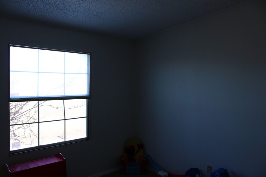 Building Photo - 355 E Kipp Ave