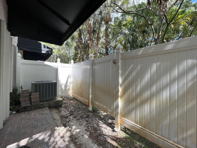 Building Photo - 3096 NW 29th Ct