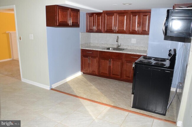 Building Photo - 6118 Tammy Dr