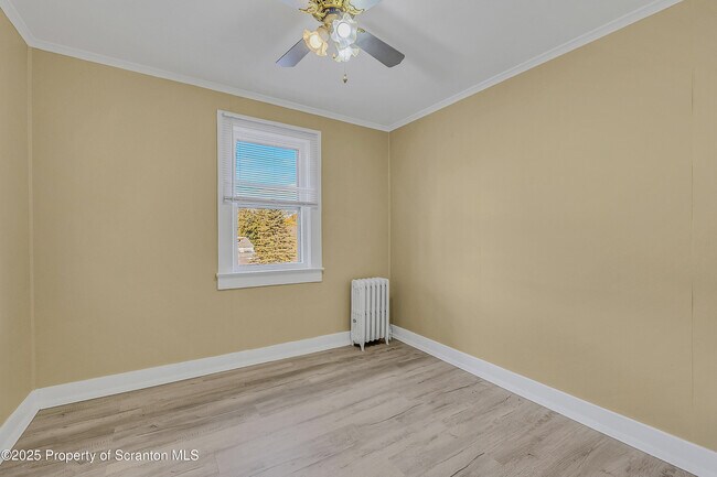 Building Photo - 864 S Main St