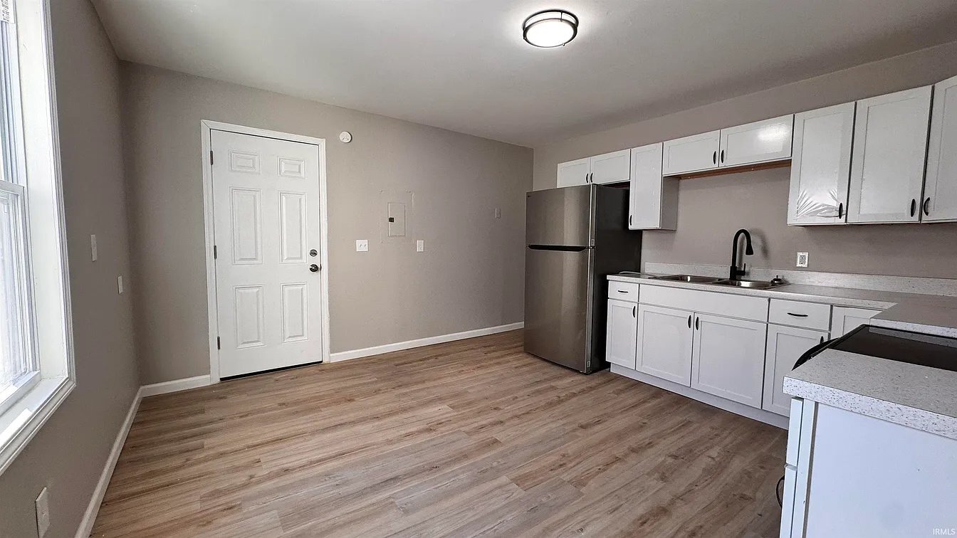 Building Photo - 217 E Oregon St