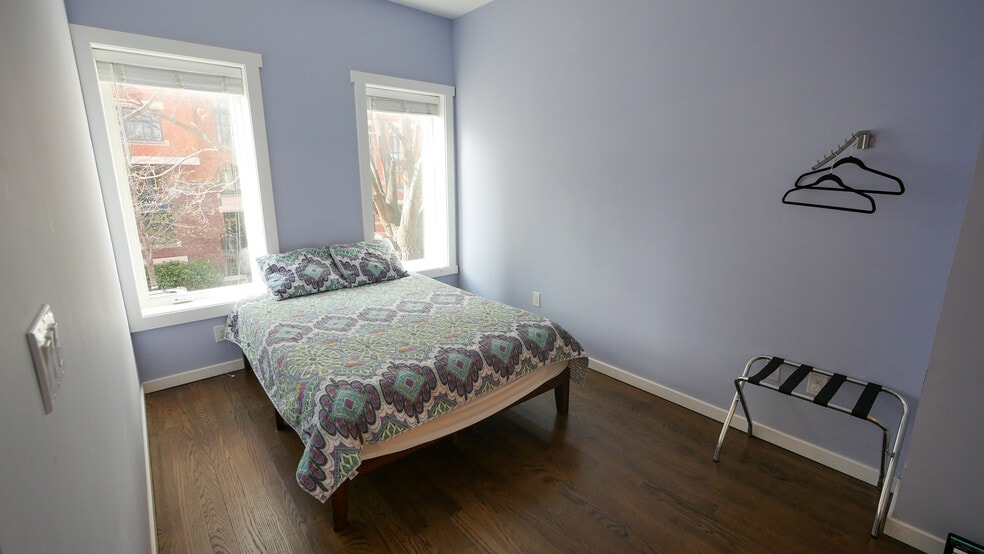 Master bedroom - 831 3rd St NE
