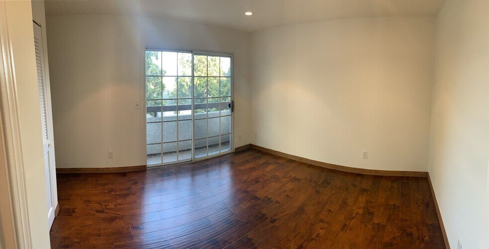 Building Photo - 305 E Valencia Ave