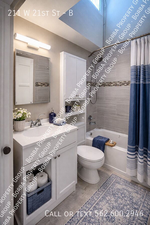 Building Photo - 211 W 21st St