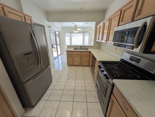 Building Photo - 10113 Cresent Creek Dr