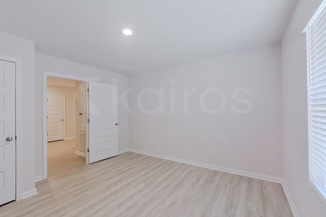 Building Photo - 341 Monarch Ln