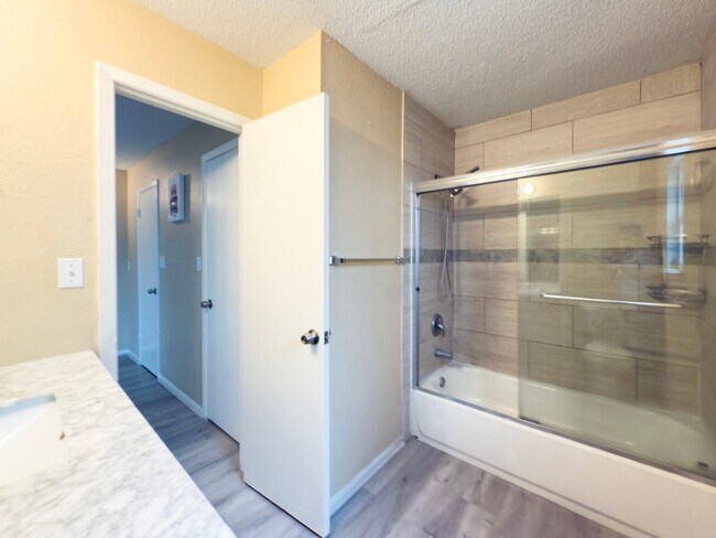 Building Photo - 6506 Briar Glade Dr