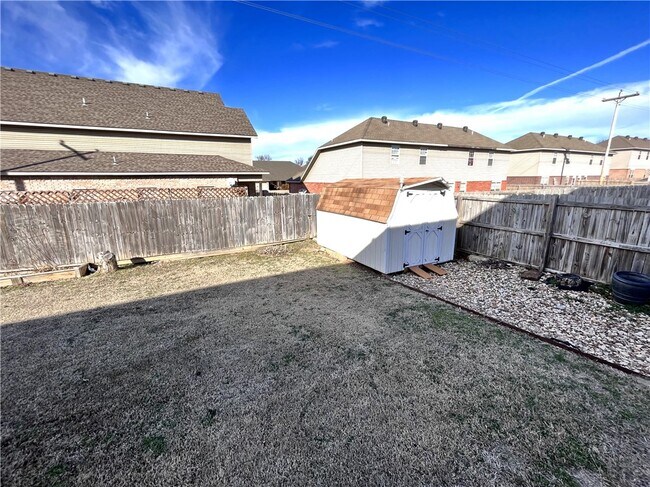 Building Photo - 3100 SW Windrift Ave