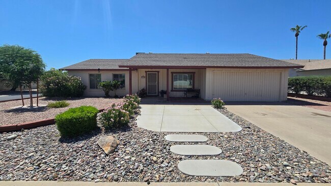 Primary Photo - 4333 E Ponca St