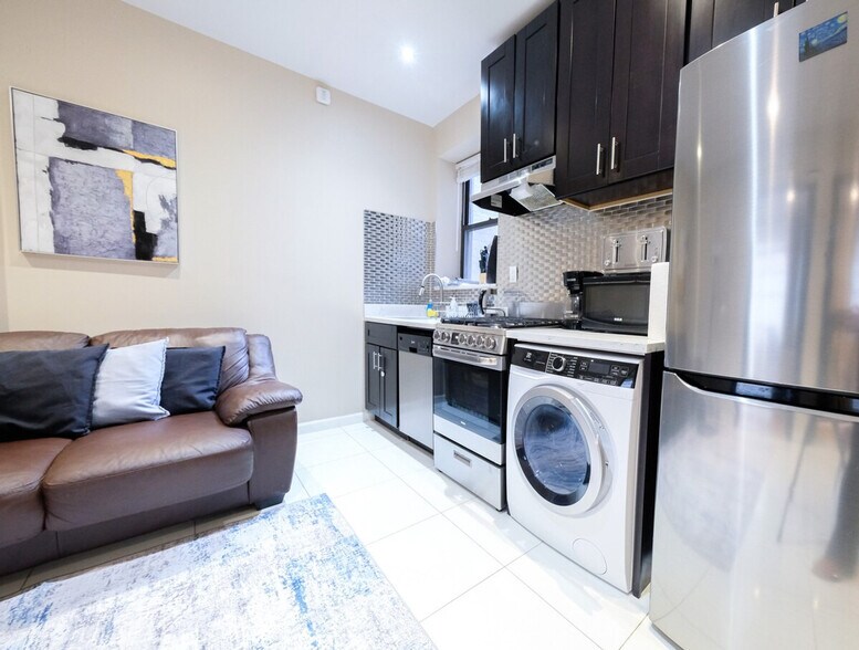 Building Photo - 5 W 101st St