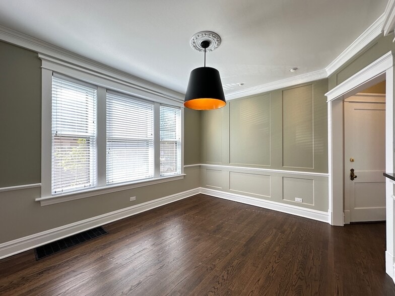 Building Photo - 1915 W Berenice Ave