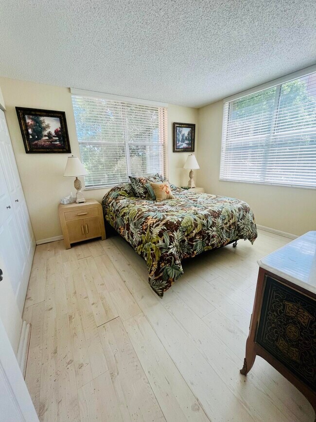 Building Photo - 14623 Bonaire Blvd