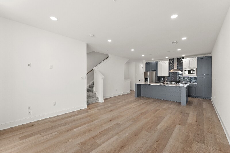 Building Photo - 119 Founders St