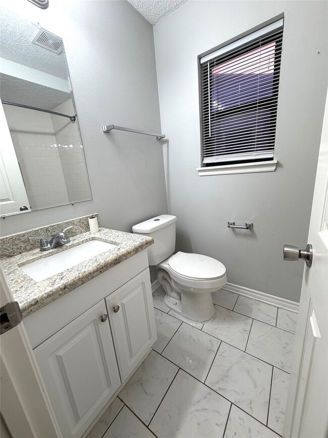 Building Photo - 2714 33rd Ave N