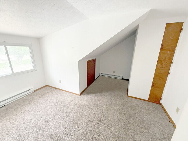 Building Photo - 4 BED 1 BATH BEAUTIFUL SINGLE FAMILY HOME ...