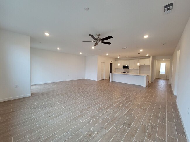 Building Photo - Brand New Home