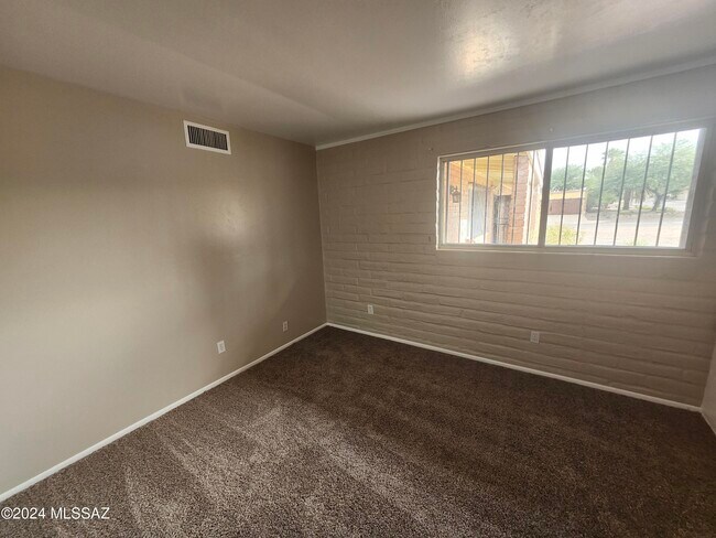 Building Photo - 3565 E Calle del Prado