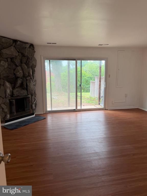 Building Photo - 6581 Sweet Fern