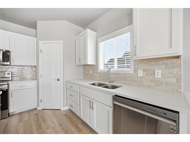 Building Photo - 4759 32nd St S