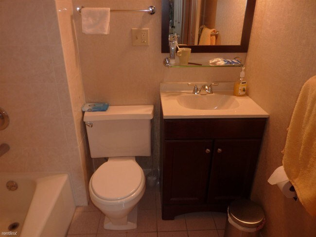 Building Photo - 1 br, 1 bath  - 315 N Neville St 2