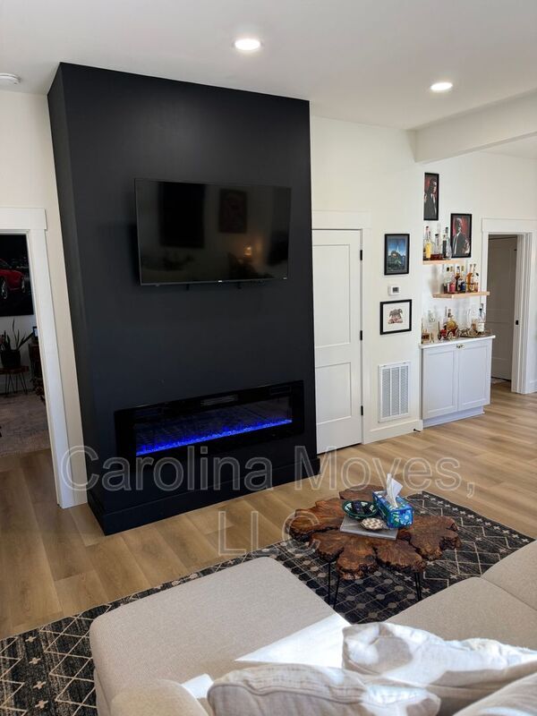 Building Photo - 6 10th St