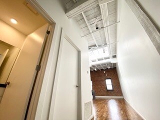 Building Photo - 112 SE 4th St