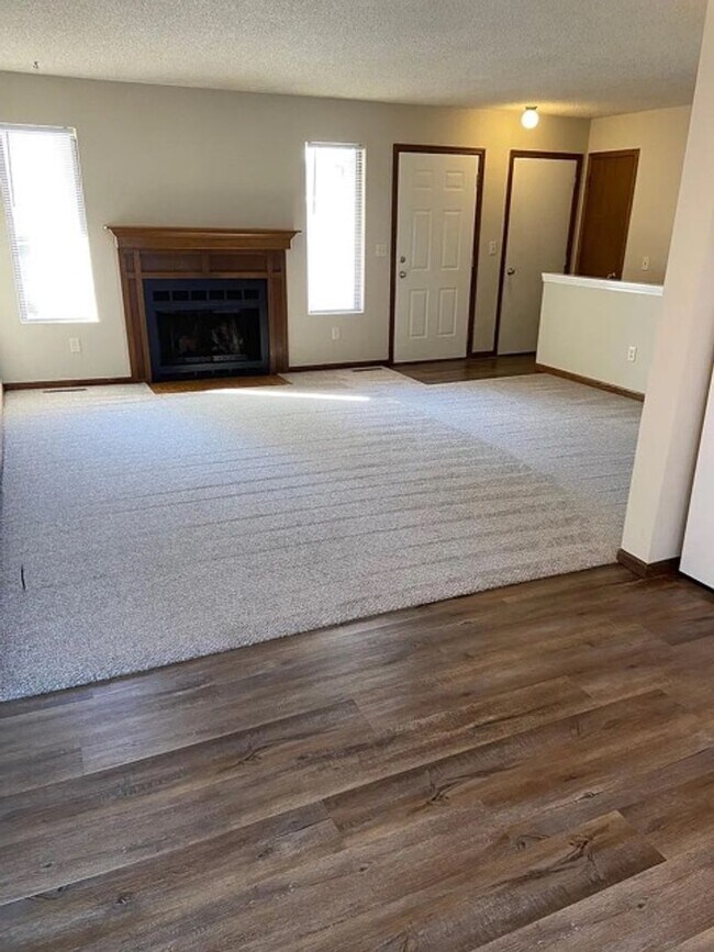 Building Photo - 8404-8406 W Thurman