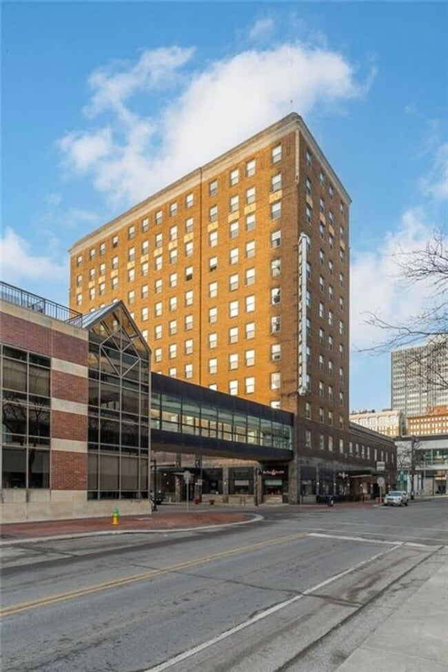 Building Photo - 400 Walnut St