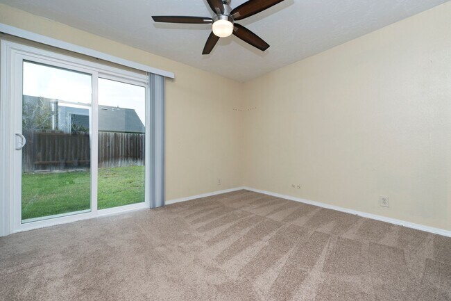 Building Photo - 620 Myrtlewood Ct